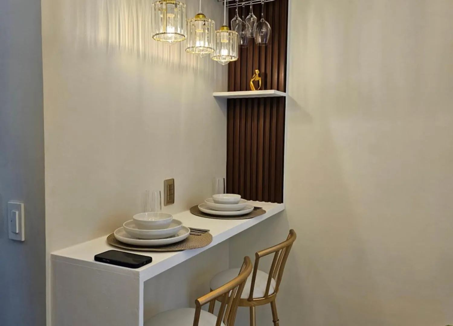 Luxury Lodgings By Pn Leonardo Manila Apartment