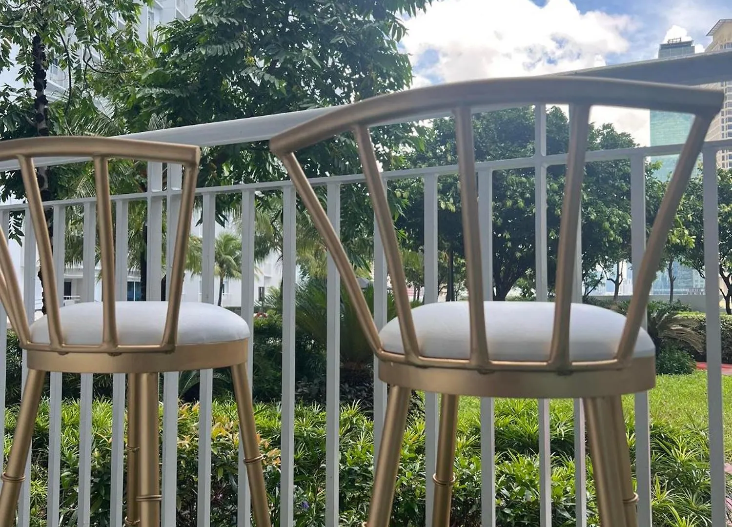 Luxury Lodgings By Pn Leonardo Manila Apartment