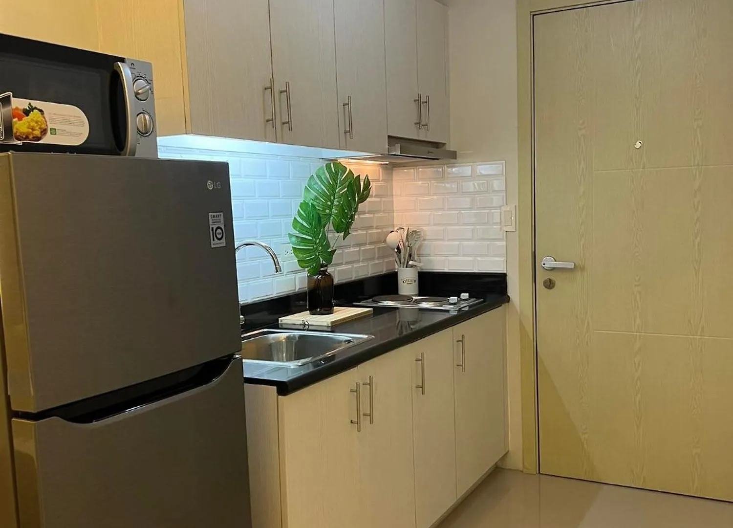 Luxury Lodgings By Pn Leonardo Manila Philippines