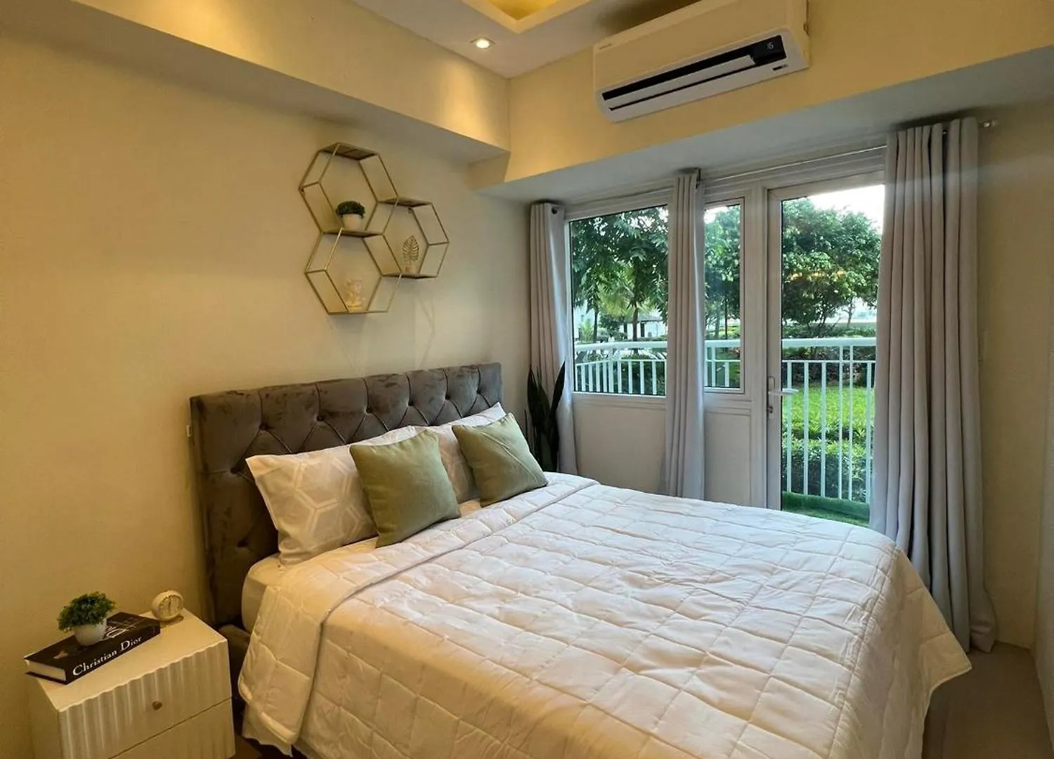 Luxury Lodgings By Pn Leonardo location
