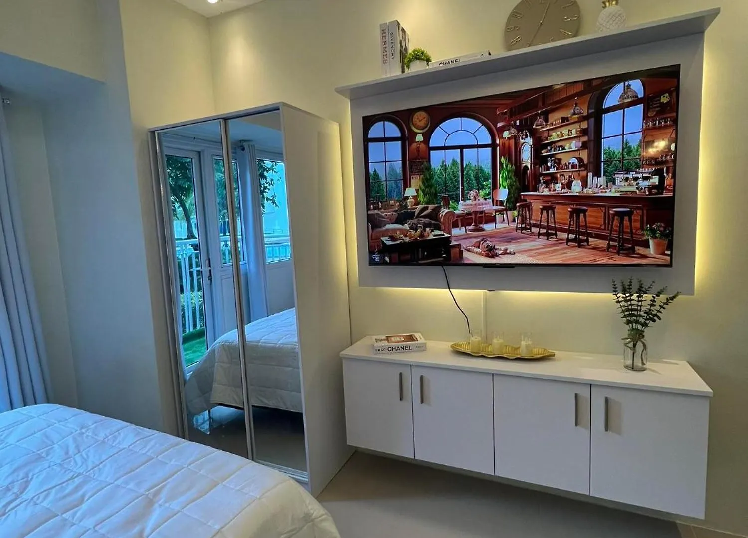 Luxury Lodgings By Pn Leonardo Manila
